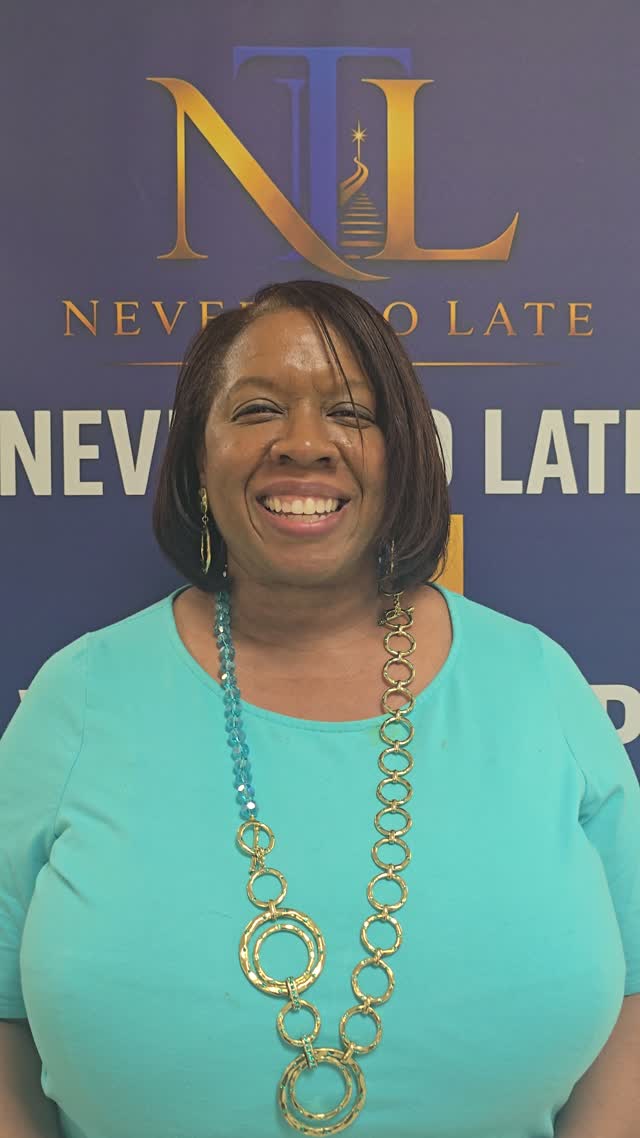 Lady Nedra Johnson, AI Consultant sharing their Never Too Late workshop experience